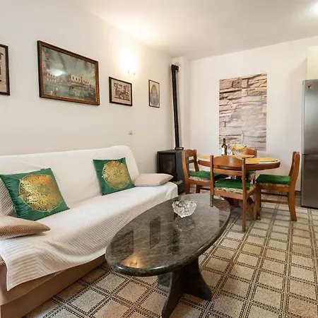 Apartments Antonija Omiš Exteriör bild